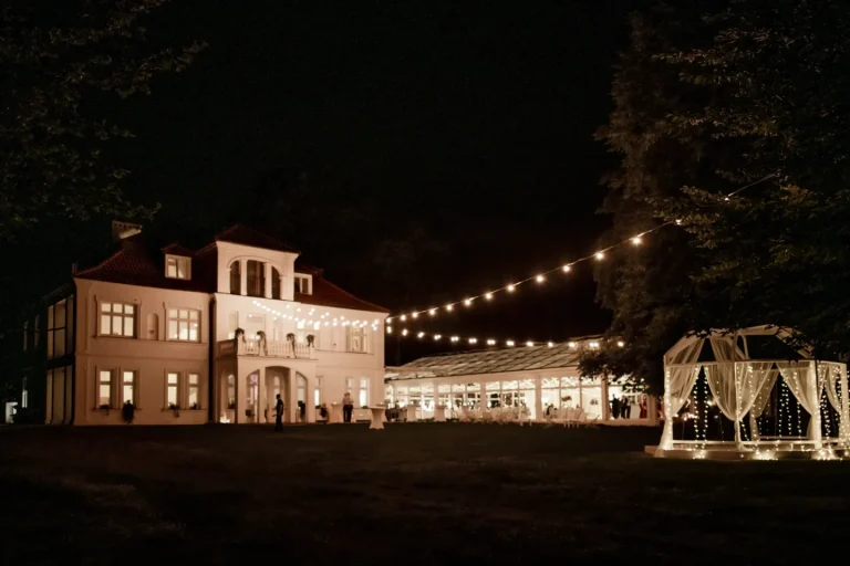 Wesele: Pałac Czosnowskich, Opypy